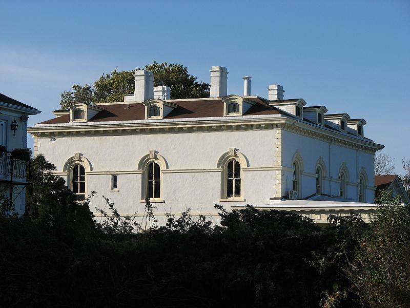 2008-10-12_Tiverton_Newport_Mansions 026.jpg